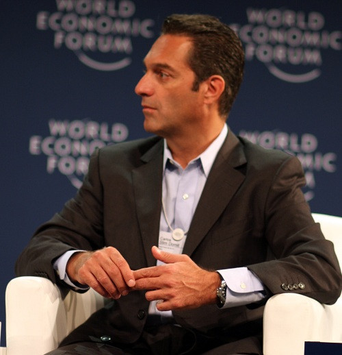 Carlos Slim Domit, con trai của tỷ phú viễn thông Mexico Carlos Slim xứng đáng là người thừa kế gia sản 73 tỉ USD này khi đang đảm nhiệm rất tốt vai trò Chủ tịch Hội đồng quản trị của Grupo Carso từ năm 1998.