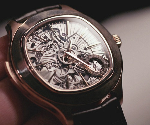 Chiếc đồng hồ này đã vượt mặt Emperador Coussin Minute Repeater của hãng Piaget với độ dày 9,4 mm. (Ảnh: Emperador Coussin Minute Repeater)
