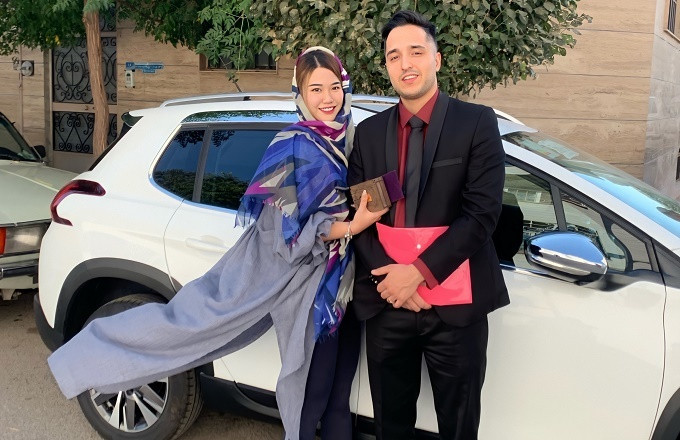 Thac si Viet lay chong Iran, cam ket hon nhan gia 100 cay vang-Hinh-3