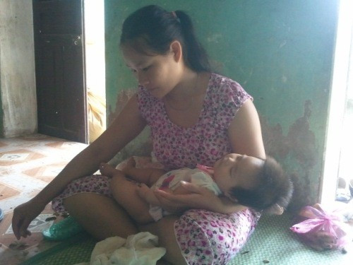 Kể từ khi con bập bẹ nói, cả gia đình chị Thoa tỏ ra lo lắng, chỉ mong con phát triển bình thường như bao đứa trẻ khác.