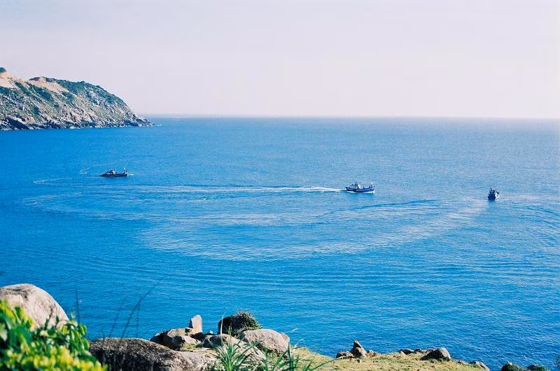 Đại Lãnh ở Phú Yên là một trong số 20 bãi biển tuyệt nhất ở Việt Nam mà du khách nên ghé thăm, trải nghiệm vẻ đẹp bình yên cũng như khám khá cuộc sống của người dân chài...