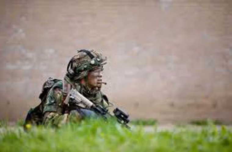 Ngày 8/3/1942, quân đội Hà Lan đầu hàng Nhật Bản, kết thúc thời kỳ nước này áp đặt sự thống trị tại khu vực Đông Ấn. Quân đội Hà Lan đã chính thức rút quân toàn bộ khỏi đảo Java sau khi cuộc chiến tranh kết thúc được 2 tháng.