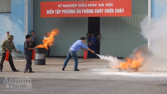 Theo đánh giá của Phòng Cảnh sát PC&amp;CC Đống Đa: Buổi diễn tập đạt kết quả tốt, lực lượng cơ sở phối hợp nhịp nhàng với Cảnh sát PC&amp;CC khoanh vùng, khống chế, dập tắt nhanh hỏa hoạn, giảm thiểu thiệt hại về tải sản.