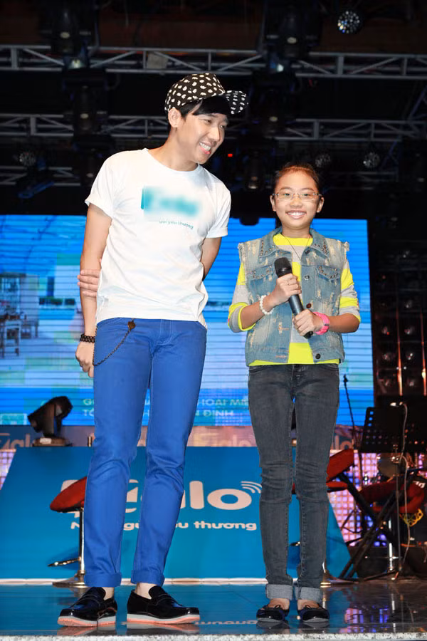 Mỹ Chi và Trấn Thành song ca hai bài Thua một người dưng và Áo mới Cà Mau