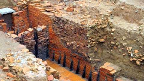 Hiện trường khai quật, thăm dò khảo cổ Trung tâm Hoàng thành Thăng Long năm 2012 Hiện trường khai quật, thăm dò khảo cổ Trung tâm Hoàng thành Thăng Long năm 2012