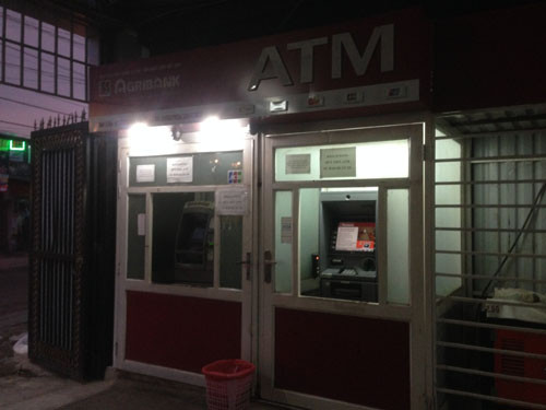 Bảo vệ KCN Sóng Thần phát hiện trụ ATM của ngân hàng Agribank bị cạy phá lấy trộm gần 600 triệu đồng (ảnh minh họa)