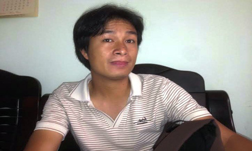 PV Sỹ Hưng đang kể lại vụ việc bị cướp tấn công lấy tài sản.