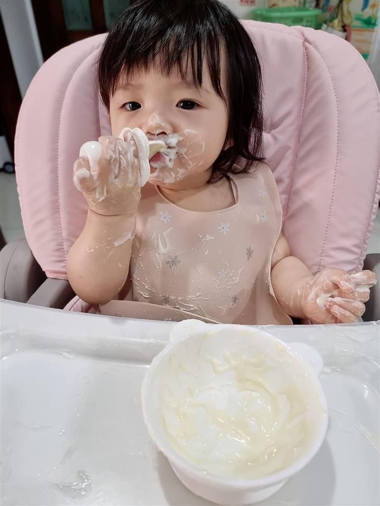 Con gai Dong Nhi an pho mai ma tuong... dap mat na-Hinh-3