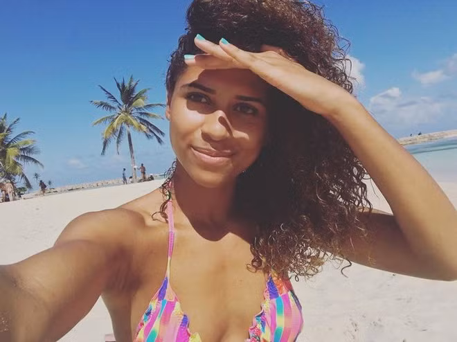 Ysaora Thibus là một trong những nữ kiếm sĩ xuất sắc từng giành huy chương bạc đồng đội tại giải vô địch đấu kiếm châu Âu. Đồng thời, cô cũng được xem là một trong những vận động viên xinh đẹp nhất của làng đấu kiếm nước Pháp.