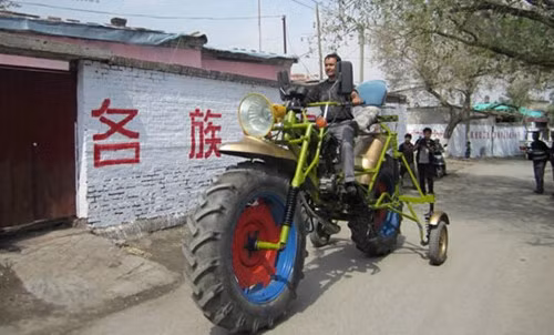 Siêu mô tô dạo phố.