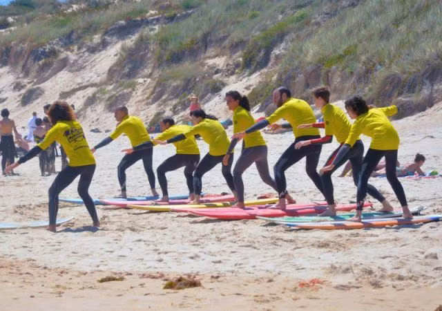 Lướt ván trên cạn.