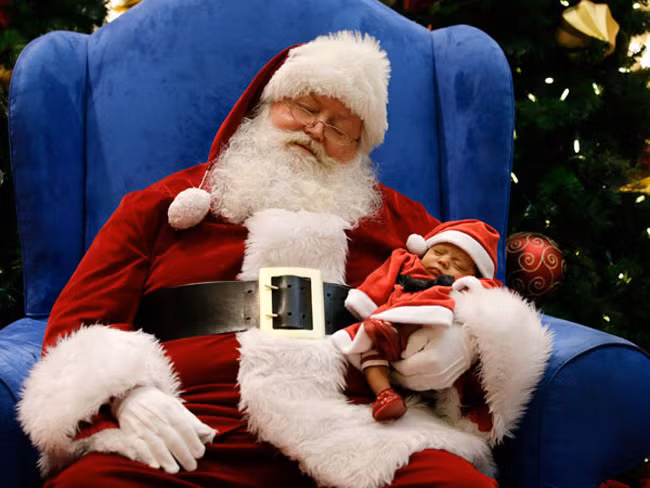 Hai ông cháu cùng ngủ.