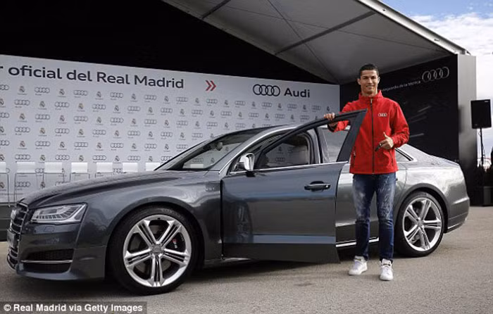 Ronaldo chọn chiếc S8 có công suất 520 mã lực.