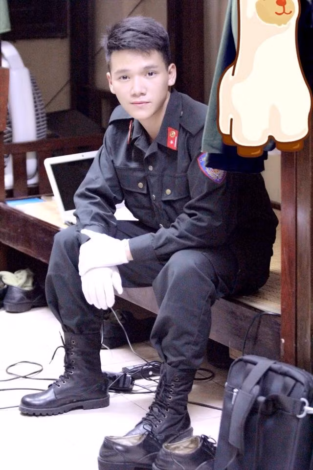 Chàng trai này luôn tâm niệm: “Sau khi ra trường dù công tác ở đơn vị nào, vị trí nào mình cũng cố gắng hoàn thành tốt nhiệm vụ và giữ vững hình ảnh đẹp chiến sĩ cảnh sát giao thông nói riêng và công an nhân dân nói chung”.