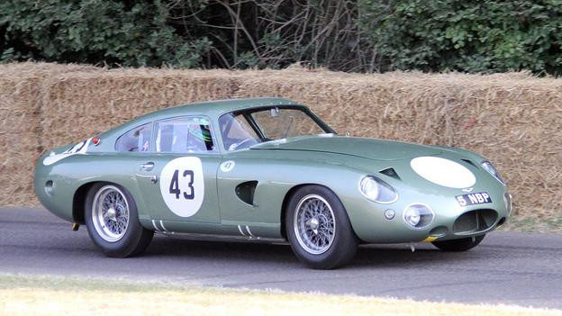  Chiếc Aston Martin DP214. 