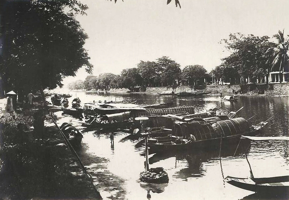 Những con thuyền trên sông Đông Ba. Ảnh tư liệu.