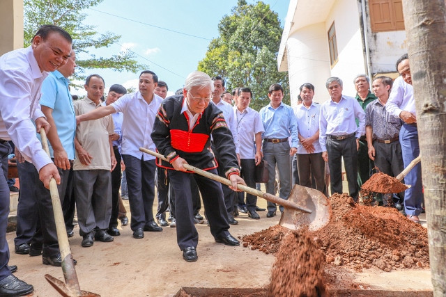 Tong Bi thu, Chu tich nuoc du Ngay hoi Dai doan ket cung dong bao Dur Kmal-Hinh-2