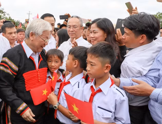 Tong Bi thu, Chu tich nuoc du Ngay hoi Dai doan ket cung dong bao Dur Kmal