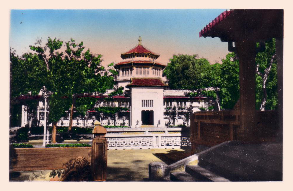 Điểm nhấn trong kiến trúc của tòa nhà bảo tàng là phần trung tâm có một khối bát giác, gợi nhớ quan niệm về bát quái của Kinh Dịch phương Đông.