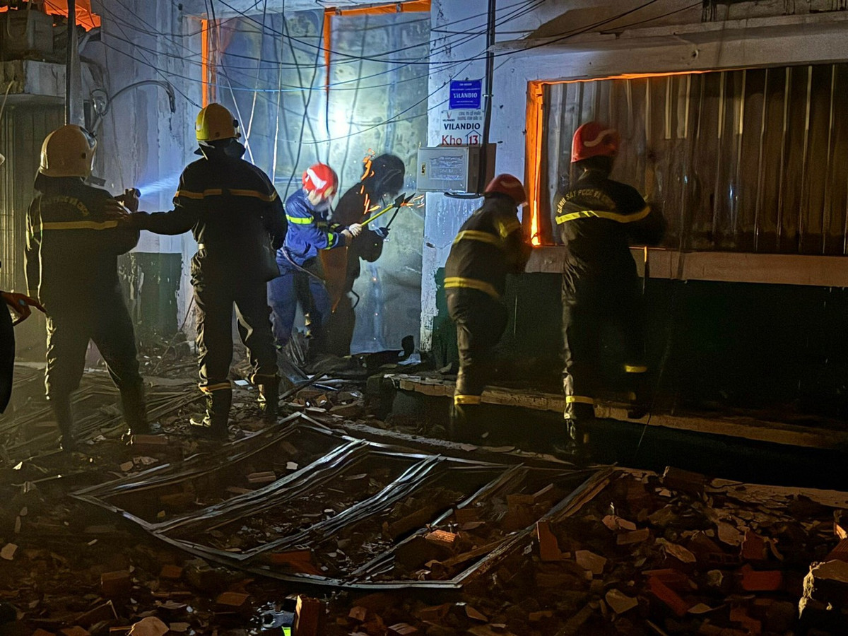 Can canh hon 3 gio cang minh dap tat dam chay o quan 7-Hinh-3