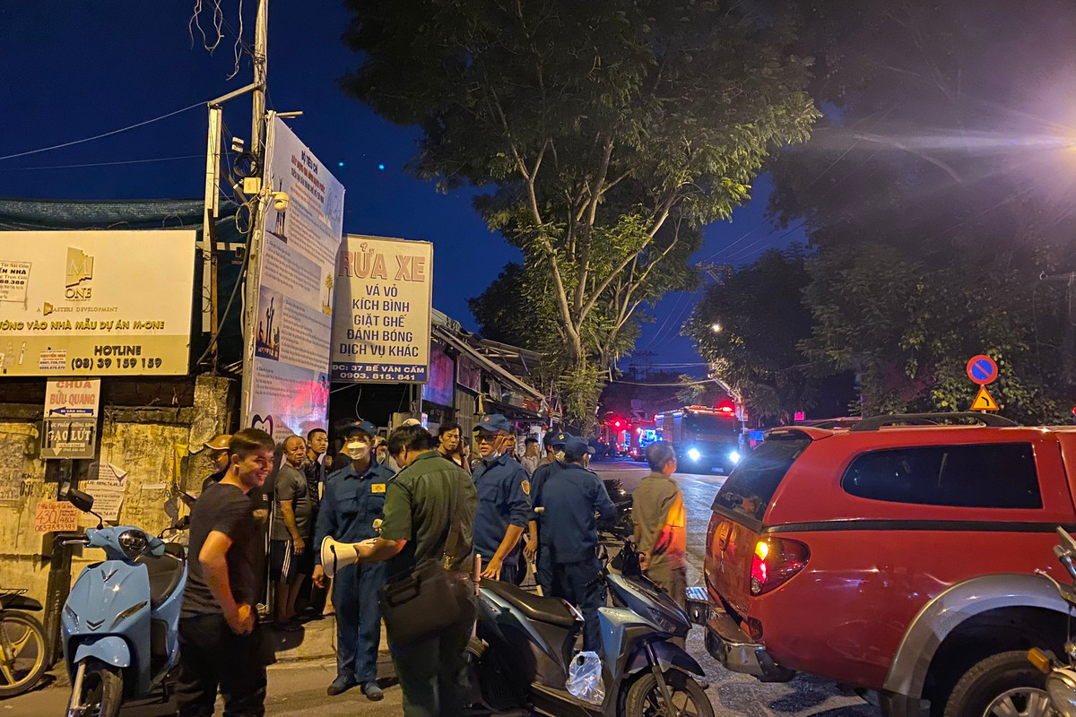 Can canh hon 3 gio cang minh dap tat dam chay o quan 7-Hinh-2