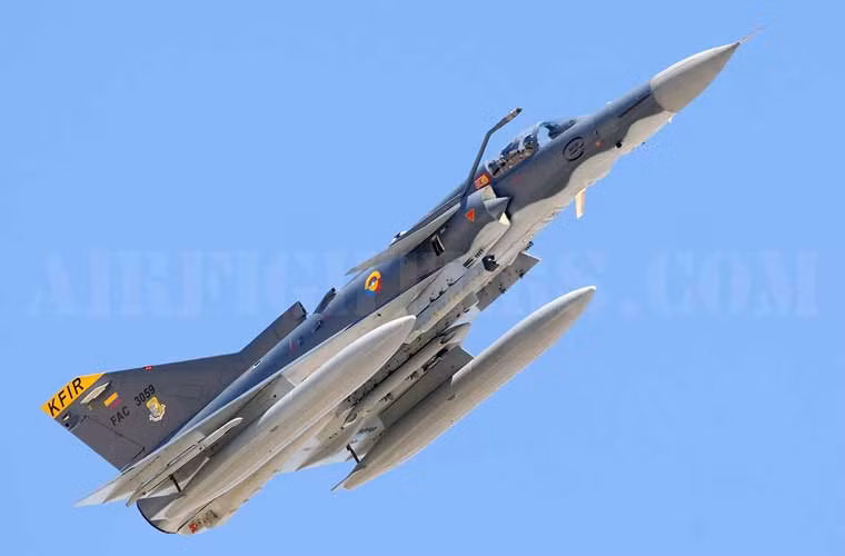 Và mẫu tiêm kích đa năng hạng nhẹ Kfir do Công ty công nghiệp máy bay Israel (IAI) phát triển có thể là ứng viên phù hợp. Hiện nay, Việt Nam có mối quan hệ hợp tác quốc phòng với Israel khá tốt. Vì vậy, nếu thực sự nếu muốn thì Việt Nam hoàn toàn có thể sở hữu được Kfir.