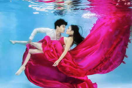 Trong góc ảnh này, cặp đôi trở nên lãng mạn hơn bao giờ hết