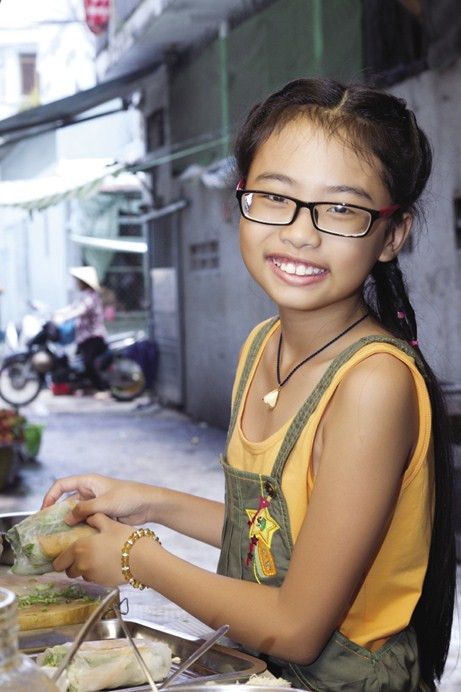 Mỹ Chi trong khu hẻm nhỏ gần nhà