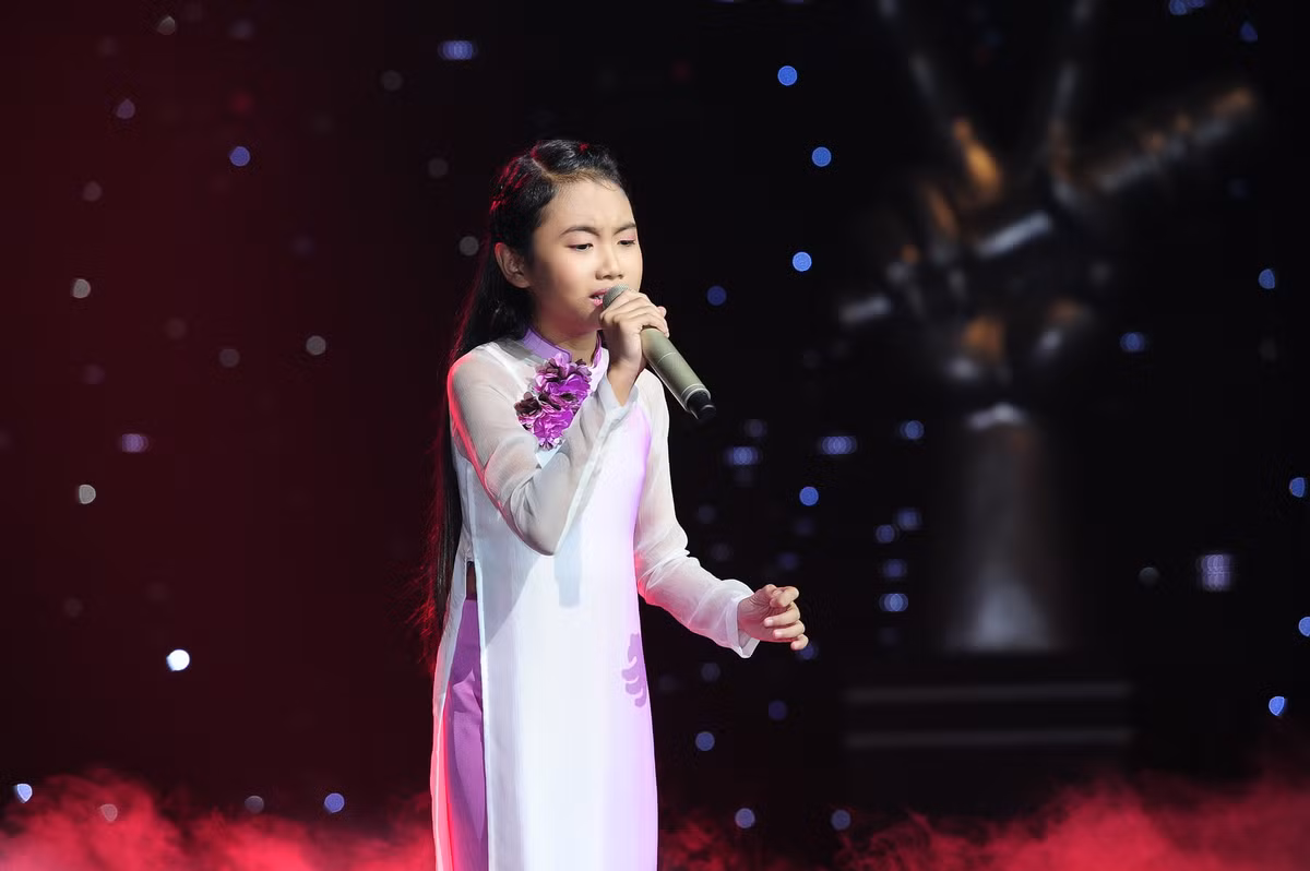 Mỹ Chi trên sân khấu.