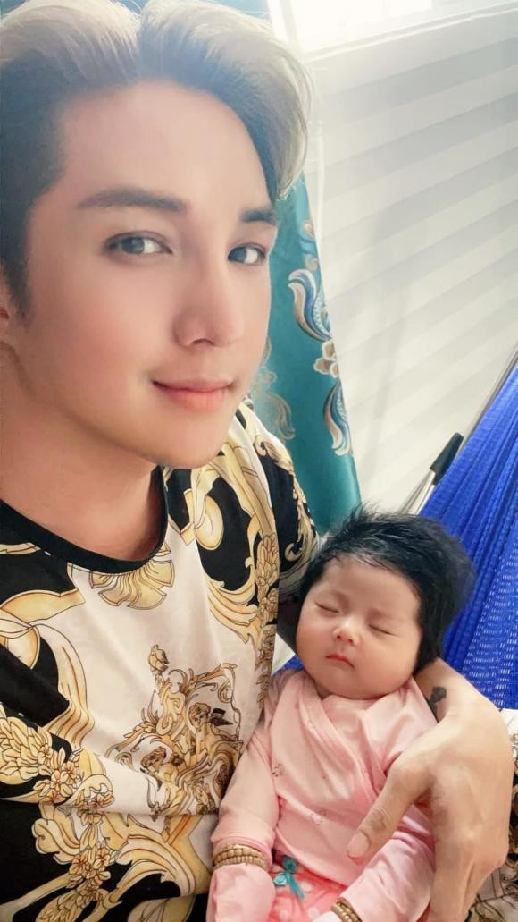 Ba xa Lam Chan Khang gay sot khi khoe anh truoc va sau sinh-Hinh-2