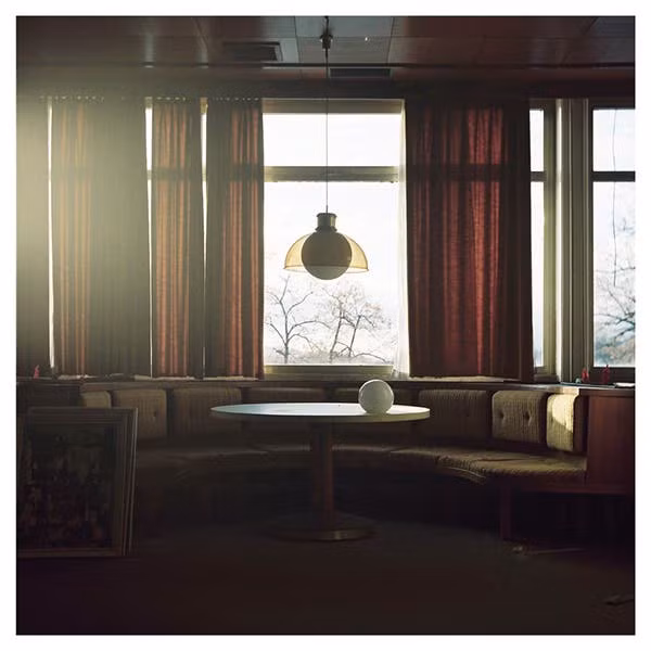 Ben trong khach san bo hoang 40 nam o Nam Tu cu-Hinh-2