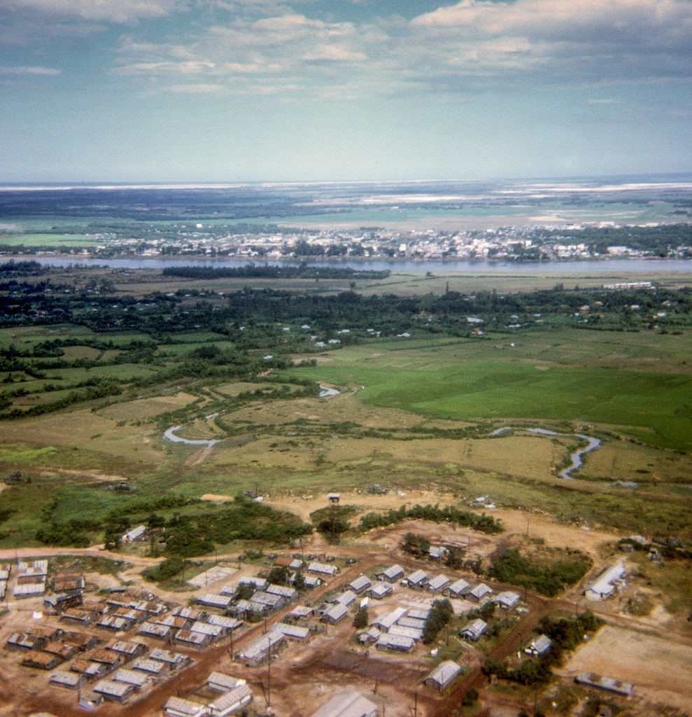 Khung cảnh ở Quảng Trị nhìn từ trực thăng UH-1, 1971.