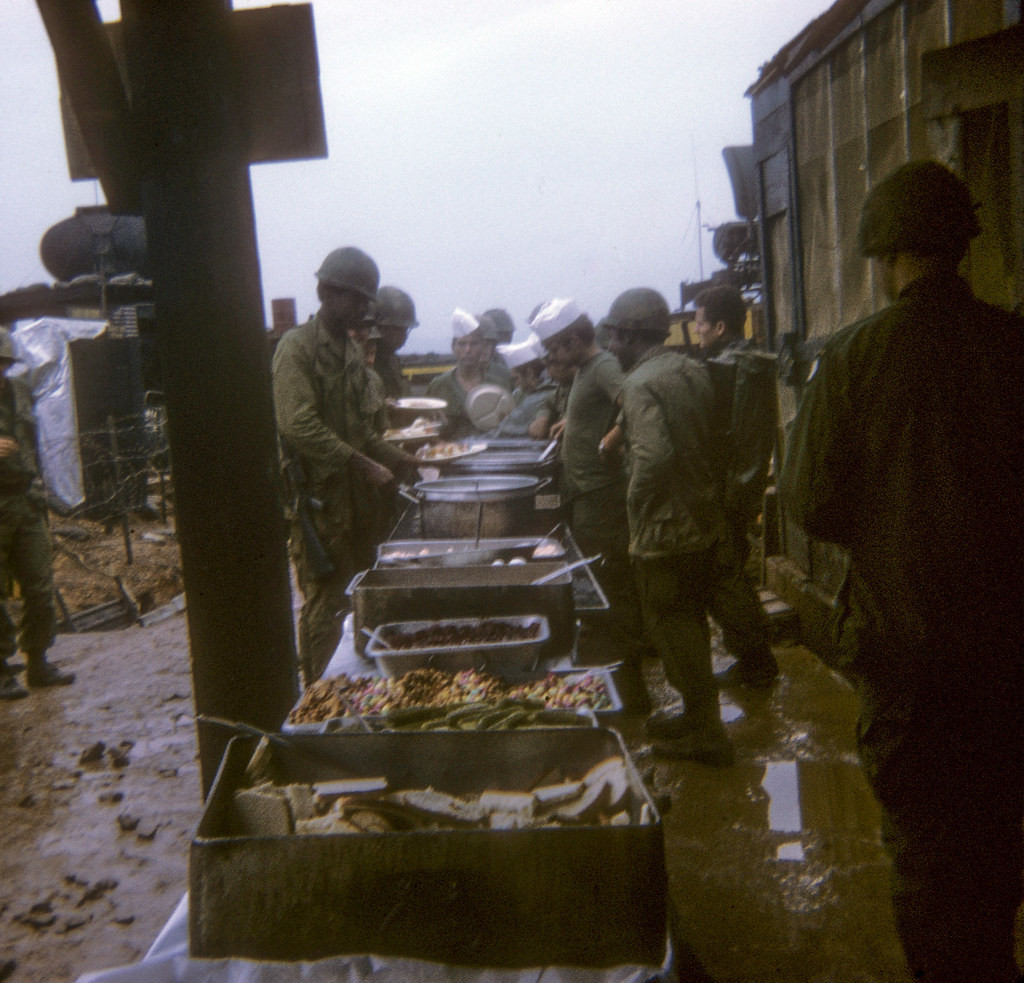 Khu bếp tại một căn cứ của Mỹ.