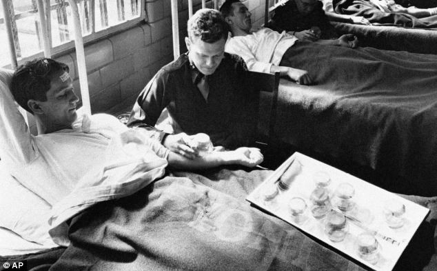 Trong giai đoạn này, chính phủ Mỹ cho phép 30 công ty dược phẩm và cơ quan chức năng thử nghiệm chất nguy hiểm như phóng xạ, độc tố hoặc chất gây ảo giác trên người phạm nhân. Và Holmesburg nhà tù được chọn.