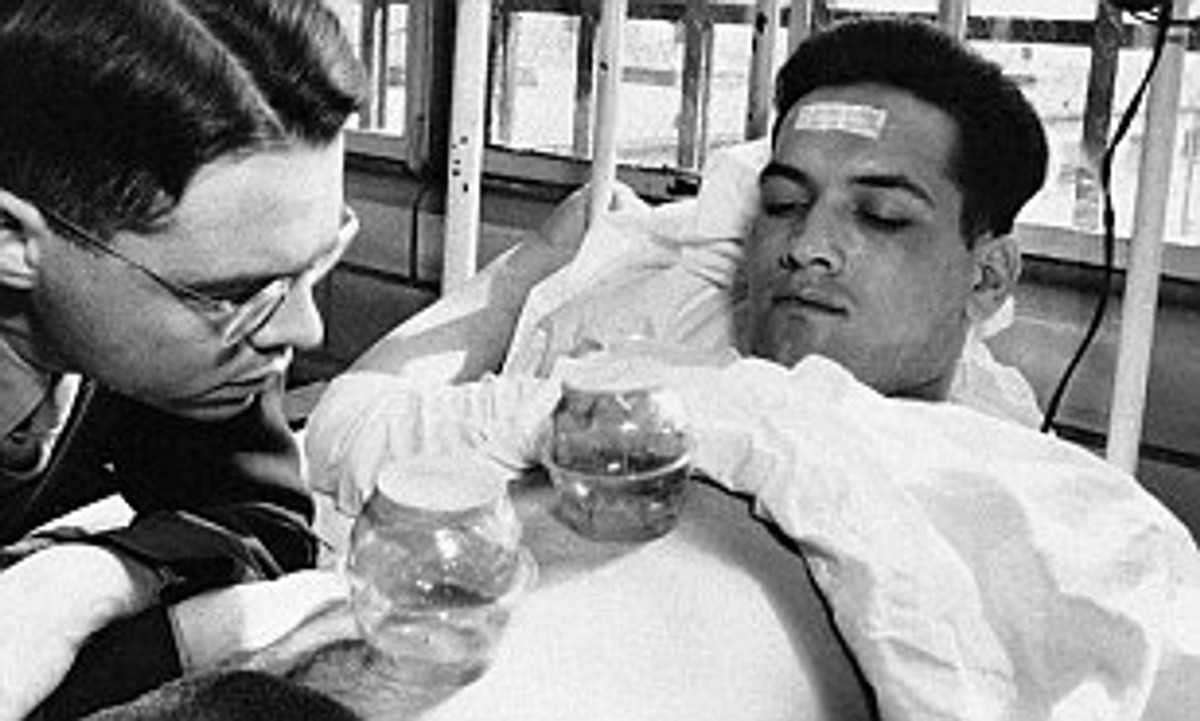 Các tù nhân tham gia thí nghiệm y học một cách tự nguyện và được trả thù lao. Dù vậy, họ hầu như không được biết chính xác những hậu quả mình phải nhận, và cái giá phải trả đôi khi là rất đắt.