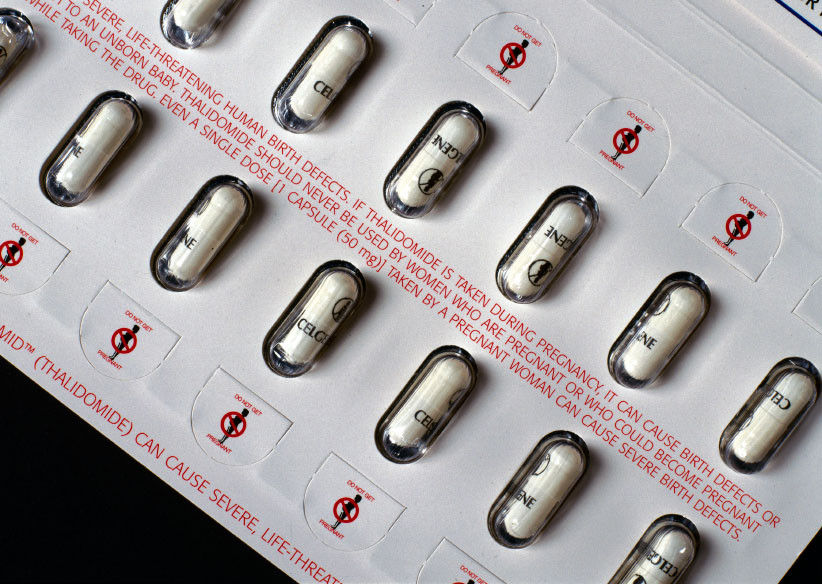 Thời gian đầu, thuốc Thalidomide đã chứng tỏ khả năng giảm đau, an thần vô cùng hiệu quả và đặc biệt nó rất có hiệu lực với chứng nôn vào buổi sáng ở phụ nữ có thai. Chỉ sau một thời gian ngắn được lưu hành, từ năm 1957 đến đầu năm 1962, đã có 46 quốc gia sử dụng Thalidomide.