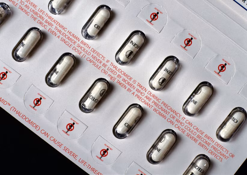 Thời gian đầu, thuốc Thalidomide đã chứng tỏ khả năng giảm đau, an thần vô cùng hiệu quả và đặc biệt nó rất có hiệu lực với chứng nôn vào buổi sáng ở phụ nữ có thai. Chỉ sau một thời gian ngắn được lưu hành, từ năm 1957 đến đầu năm 1962, đã có 46 quốc gia sử dụng Thalidomide.