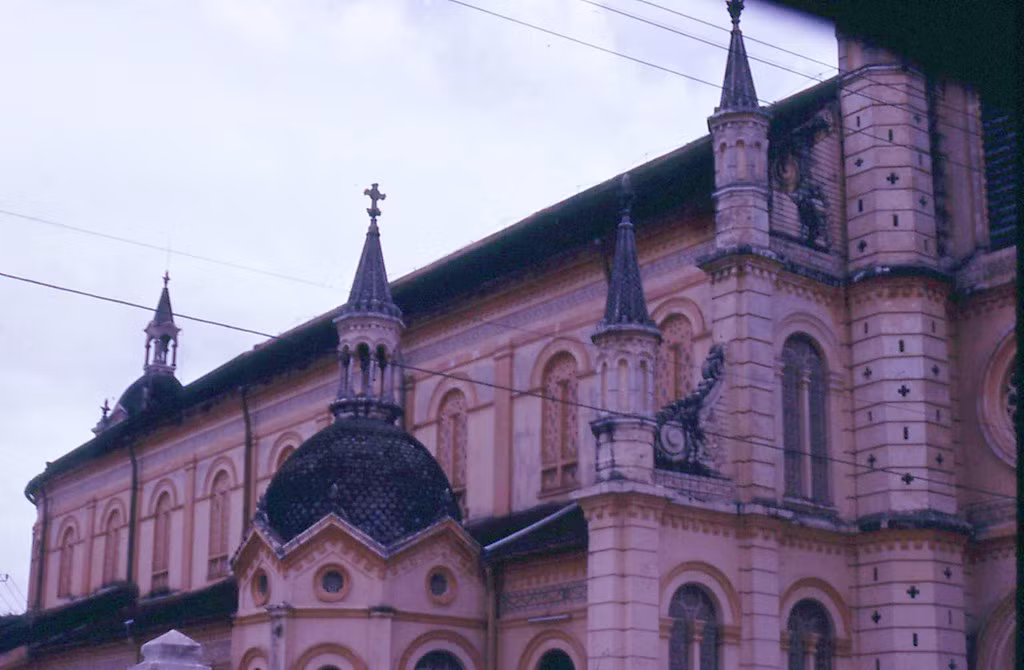 Chi tiết kiến trúc của nhà thờ Tân Định, 1967 - 1968. Ảnh: Dave De Milner.