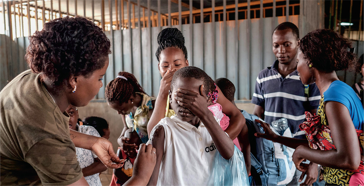Ngày nay, bệnh sốt vàng da đã được hạn chế đáng kể do chiến dịch tiêm chủng và quản lý diệt trừ muỗi đã được phổ biến rộng rãi, thêm vào đó là dịch vụ chăm sóc y tế có nhiều tiến bộ. Dù vậy, cặn bệnh này bệnh vẫn tồn tại ở một số khu vực của Nam Mỹ và châu Phi, nơi có nền y tế lạc hậu.