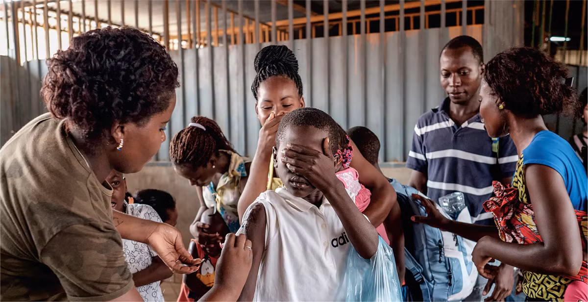 Ngày nay, bệnh sốt vàng da đã được hạn chế đáng kể do chiến dịch tiêm chủng và quản lý diệt trừ muỗi đã được phổ biến rộng rãi, thêm vào đó là dịch vụ chăm sóc y tế có nhiều tiến bộ. Dù vậy, cặn bệnh này bệnh vẫn tồn tại ở một số khu vực của Nam Mỹ và châu Phi, nơi có nền y tế lạc hậu.