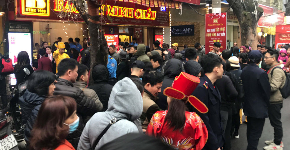 Gia vang hom nay 2/2, len 45 trieu/luong truoc ngay via Than Tai