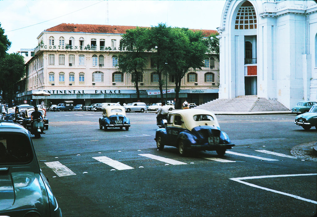 Nhá hát Thành phố và khách sạn Continental, 1966.