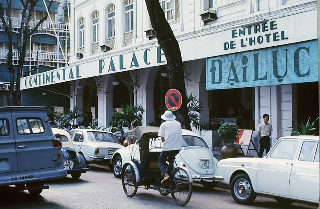 Trong những thập niên 1960-1970, chánh phủ Sài Gòn bắt các cơ sở thương mại phải dùng bảng hiệu tiếng Việt, vì thế khách sạn có thêm một cái tên Việt là "Đại Lục Lữ Quán".