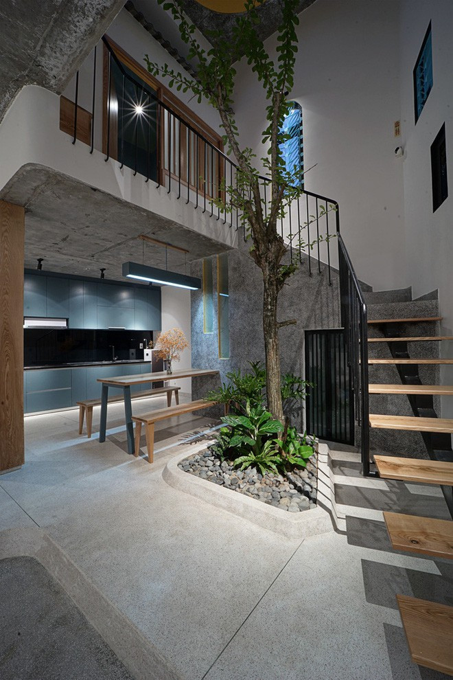 Bên cạnh đó, khi một không gian mở được tạo ra, tất cả các phòng trong ngôi nhà sẽ được kết nối bởi hai sân thượng.