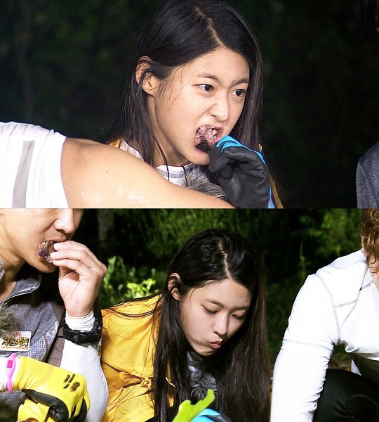 Seolhyun nhiệt tình thưởng thức món thịt dơi nướng.