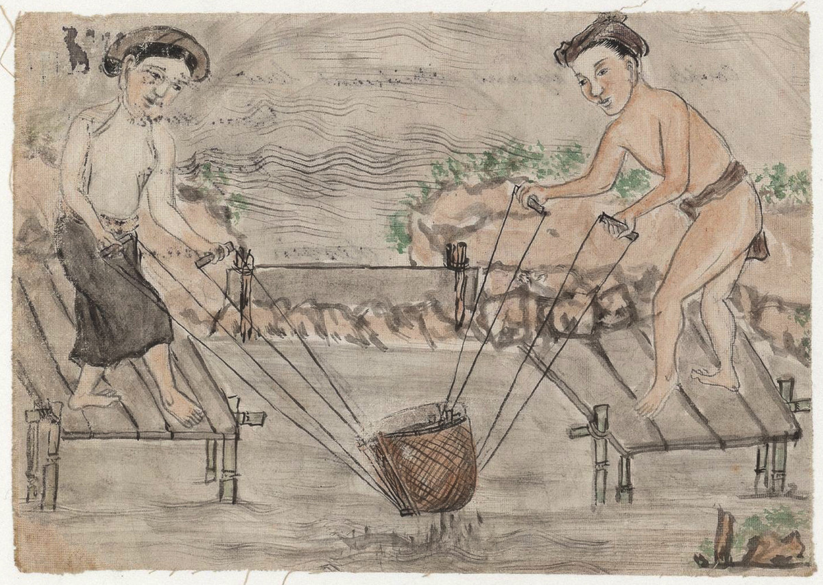 Cặp vợ chồng nông dân dùng gàu tát nước vào ruộng ở Nam Định.