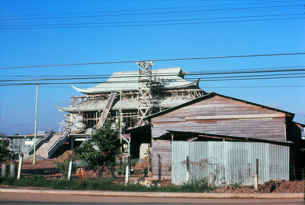 Một hình ảnh khác về ngôi chùa nổi tiếng nhất Sài Gòn lúc đang xây dựng, tháng 8/1967. Ảnh: Eaindy.