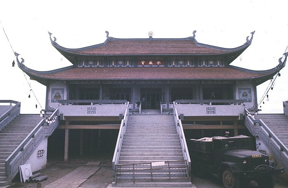 Chính điện chùa Vĩnh Nghiêm, 1969-1970. Ảnh: Michael G. Anderson.