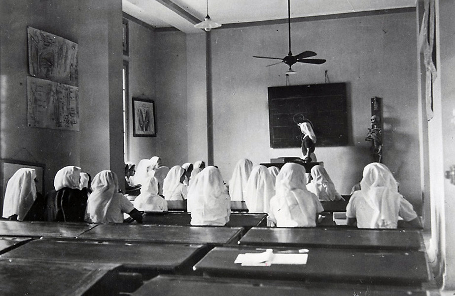 Góc nhìn khác về lớp học của các nữ hộ sinh.