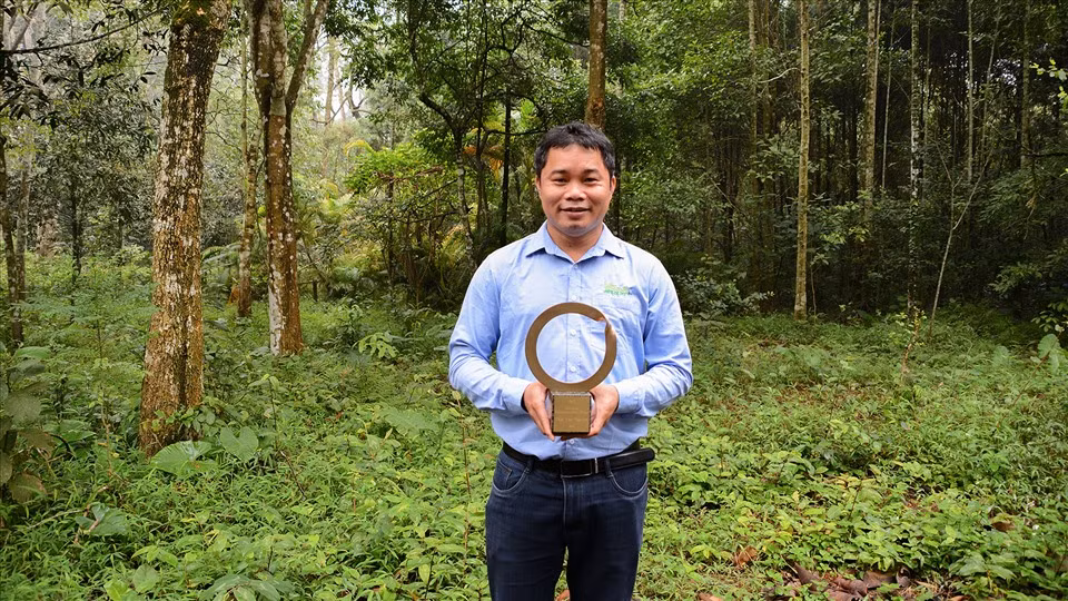 Anh Thái là nhà bảo tồn đầu tiên của Việt Nam thắng giải "Nobel Xanh". Toàn bộ số tiền nhận từ các giải thưởng quốc tế danh giá (200.000 USD), anh Thái hiến tặng tất cả cho công tác bảo tồn động vật hoang dã ở Việt Nam. Ảnh: SVW